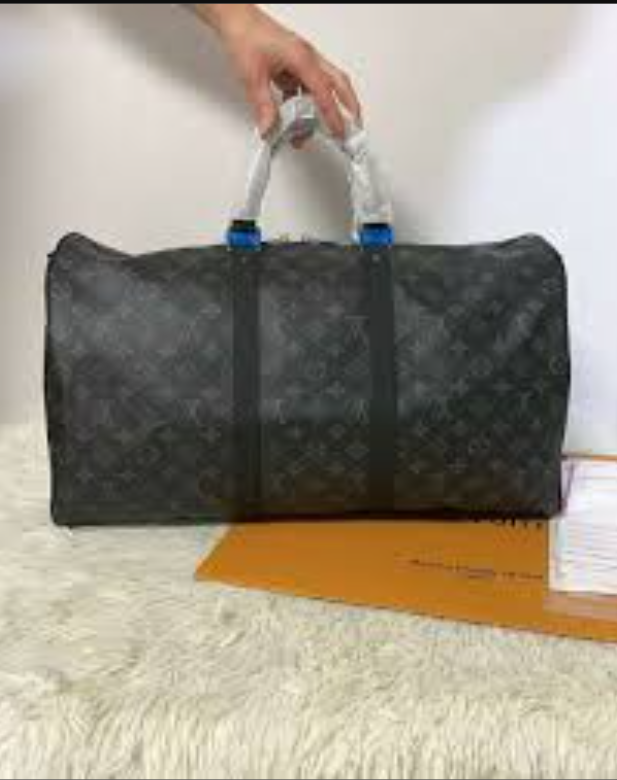 Louis Vuitton Reistas Zwart