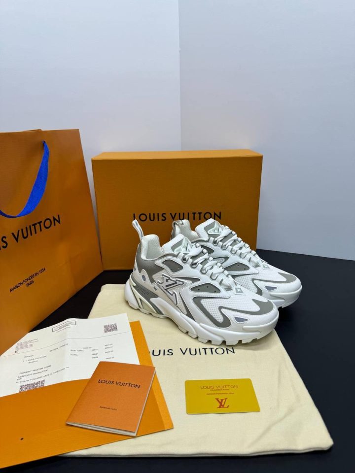 Louis Vuitton LV RUNNER TATIC SNEAKERS - Beige